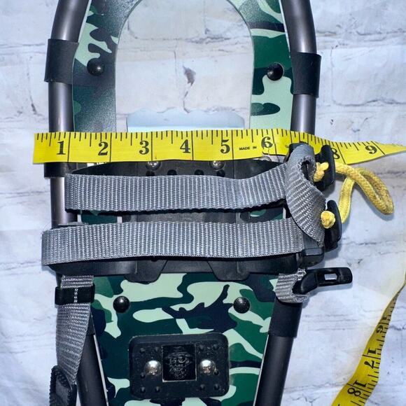 EUC Yukon Charlie’s Youth 7 x 16 Green Camo Aluminum SnowShoes - Picture 12 of 12
